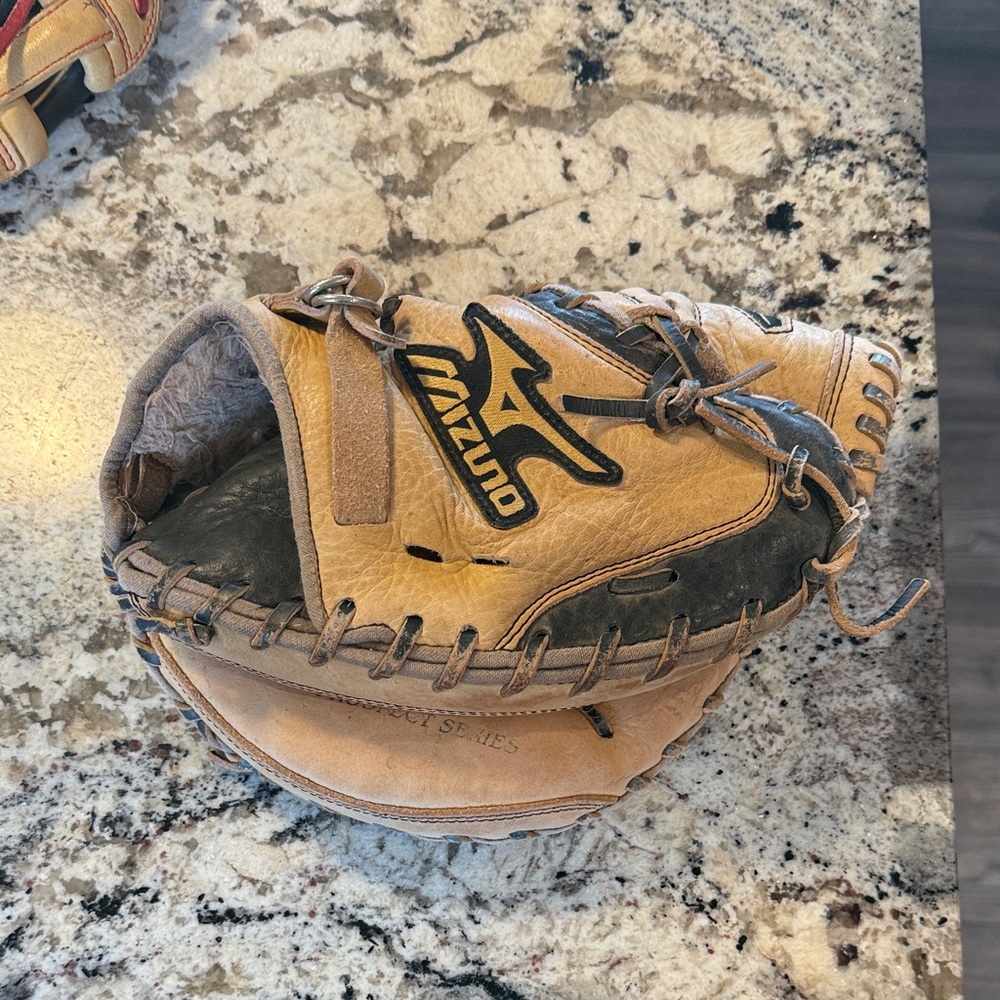 Mizuno Tan and Black Catcher's Mitt with Logo